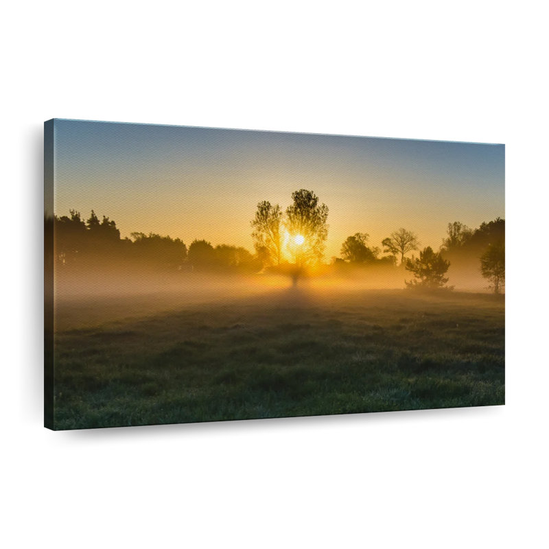 «Sunrise And Sunset Skies Misty Meadow At Sunrise», reproduction sur toile, H 26 po x l 39 po x P 1,25 po