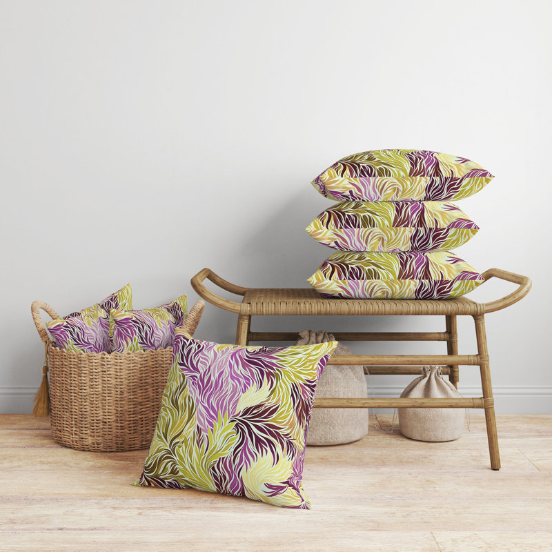 Oreiller réversible à motif floral intérieur / extérieur Leafy Whirl, H 26 po x l 26 po, Jaune / floral mauve