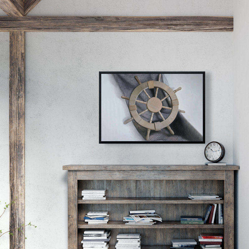 «Helm On A Fishing Net» sur toile, H 24 po x l 36 po
