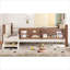 Lit plateforme pour enfants pleine grandeur avec bibliothèques de rangement, garde-corps et escaliers, construction en pin, beige chaud