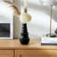 Vase en grès cérame avec motif sculpté étagé - Accent décoratif moderne pour décoration intérieure contemporaine et arrangements floraux-608712220