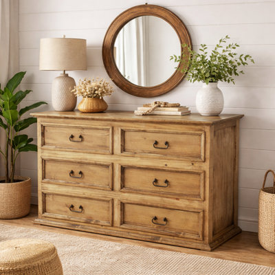 Commode Cumberland à 6 tiroirs avec façades de tiroirs encadrées. Disponible en 3 finis : brun rustique, miel naturel et blanc antique bicolore.