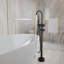 Robinet de baignoire autoportant noir mat en acier inoxydable H 45 po 45 po avec douche à main-124301341