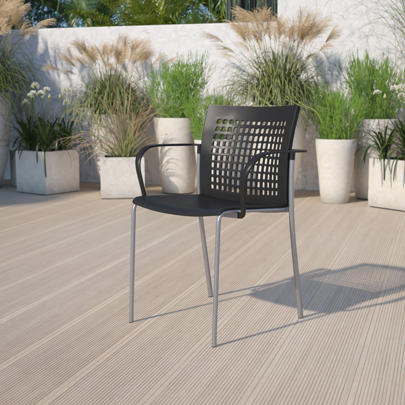 Chaise empilable d'une capacité de 551 lb avec dossier et accoudoirs à évent, Blanc