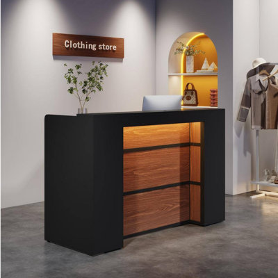 Bureau de réception moderne de 63 po avec lumières DEL, comptoir avant avec rangement pour le hall d'entrée, le salon de beauté, le magasin de détail, la clinique ou la caisse - finition noire et brun rustique
