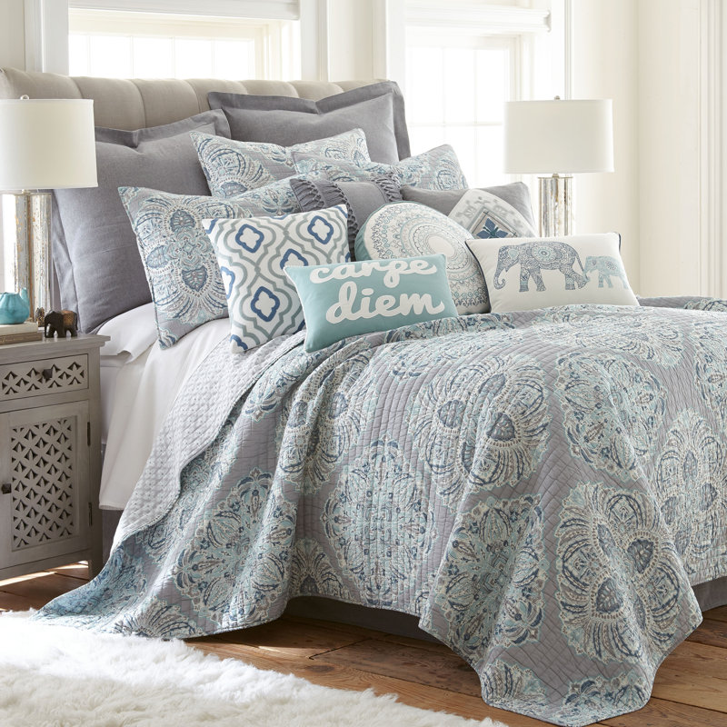 Tania Twin Quilt Set