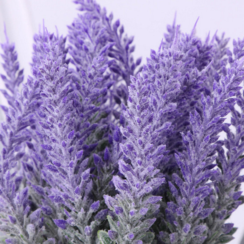 Herbes artificielles rustiques en pot en céramique