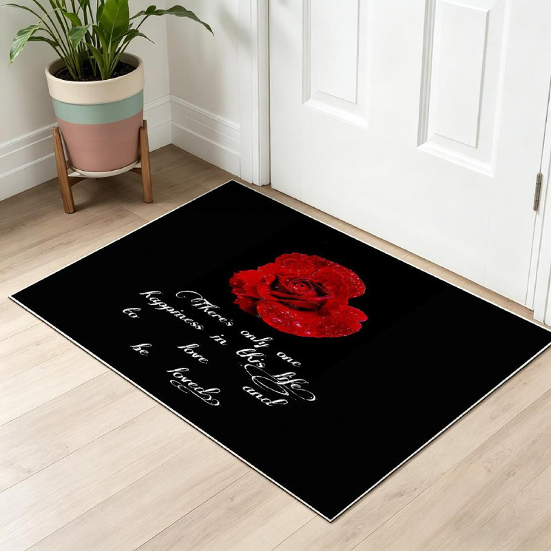 Tapis rouge lavable à la machine avec de magnifiques pétales de rose et fleurs
