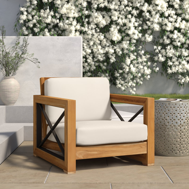Vella Outdoor Lounge Chair