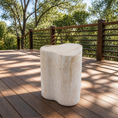 Table d'appoint MGO à l'apparence de travertin organique résistante aux intempéries pour une utilisation intérieure et extérieure, table d'appoint compacte et robuste pour patio, salon, chambre à coucher, balcon, bord de piscine, table de chevet multi-fonctionnelle