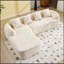 Canapé modulaire en chenille en L avec quatre coussins-126592486