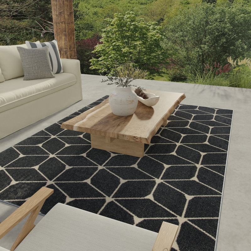Iszac Geometric Indoor / Outdoor Rug, Rectangle 6'7'' x 9'2''