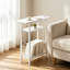 Table d'appoint étroite avec station de charge, table de bout Skinny pour canapé, table de chevet haute avec panier de rangement pour salon, chambre à coucher, petit espace, blanc