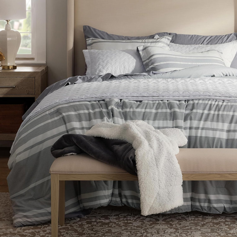 Polyester Machine Woven Striped Comforter