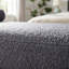 Élégant grand repose-pieds rembourré en tissu élégant avec coussins - Banc de fenêtre gris foncé pour le salon et le vestibule-129159613