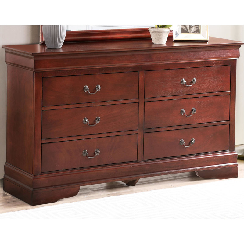 Superbe commode en cerisier avec des pièces en métal attrayantes dans un style traditionnel - Meubles