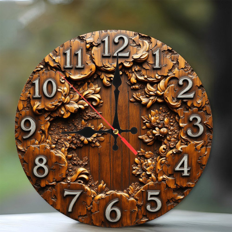 Horloge murale antique en bois sculpté à motif floral