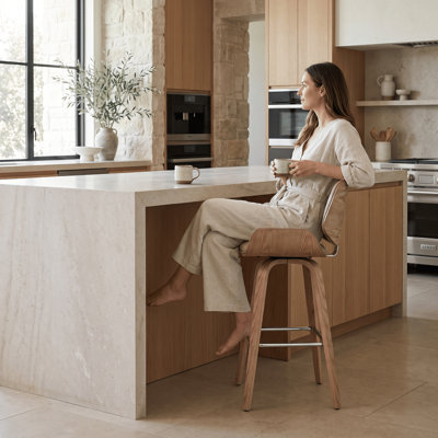 Tabouret de bar et de comptoir pivotant en similicuir avec pieds en bois et repose-pieds en métal Alli