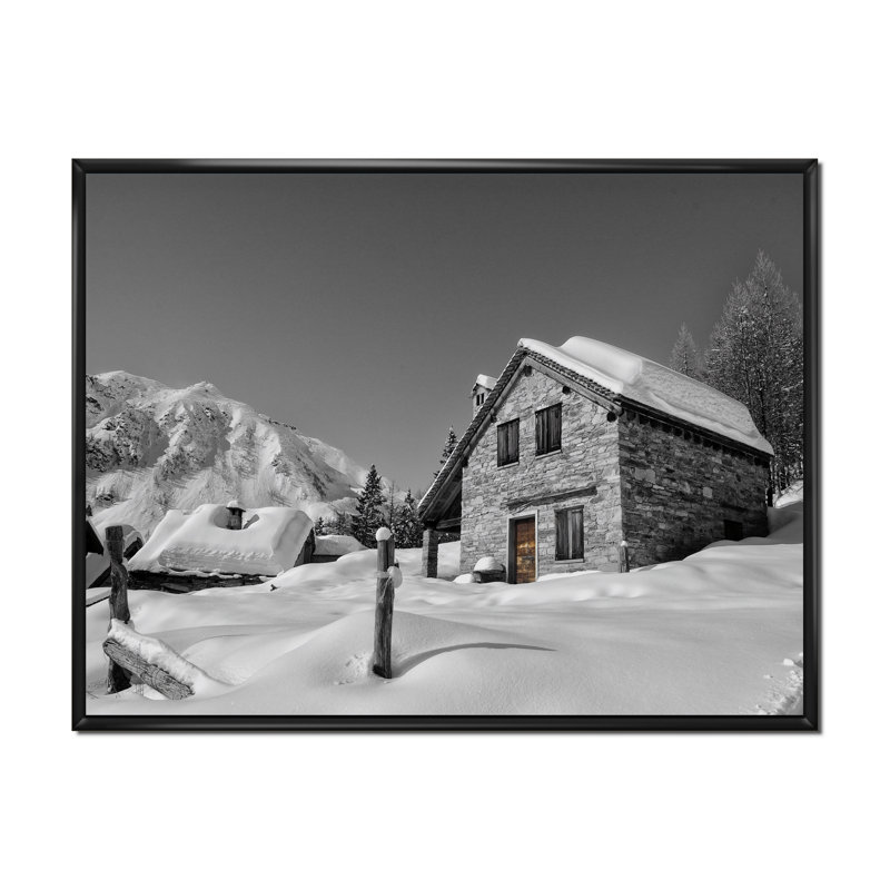 Maison alpine sur une montagne enneigée - photographie sur toile, H 13 po x l 21 po x P 1 po, Cadre noir