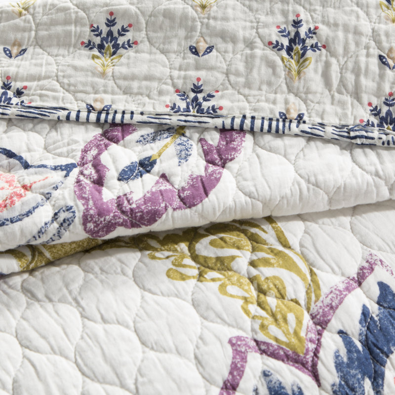 Aster Reversible Traditional 3 Piece Quilt Set, Full/Queen Quilt + 2 Standard Shams, Coral