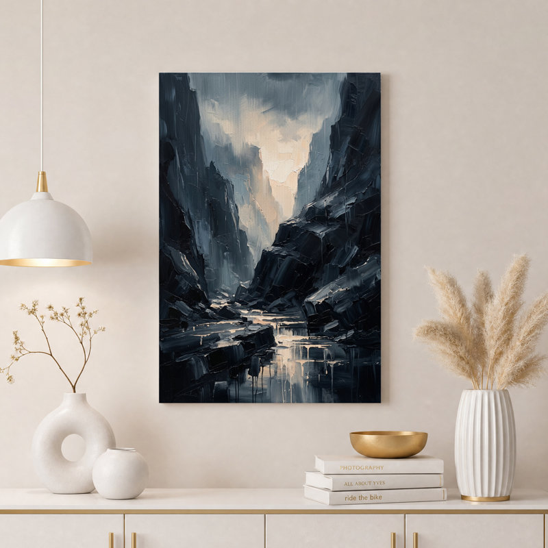 Tableau sur toile représentant un canyon bleu foncé à la lumière chaude, H 30 po x l 20 po