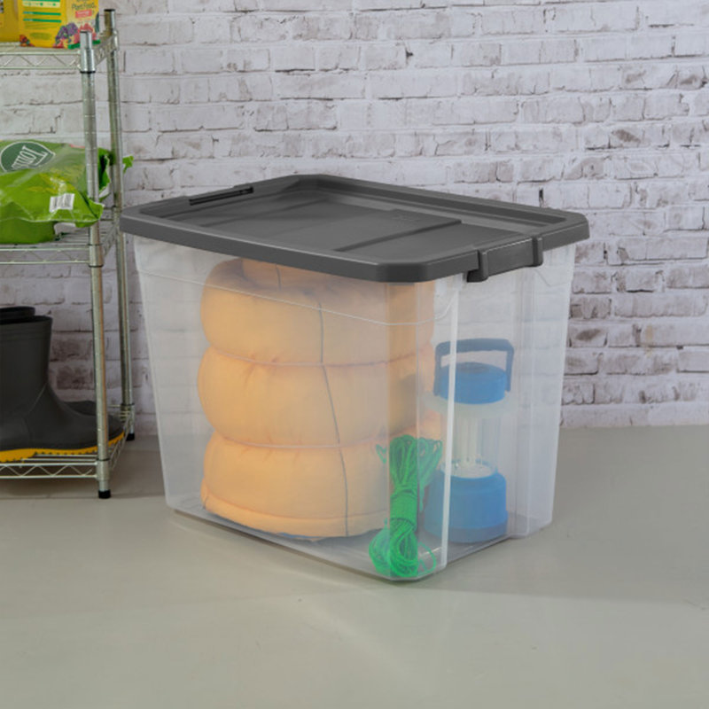Contenants de rangement empilables en plastique transparent avec couvercle Sterilite, 108 pintes, Transparent / gris