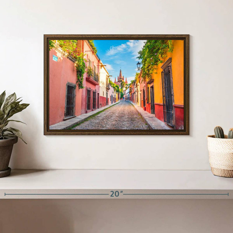 Pittoresque rue San Miguel, 13 po x 9 po, Cadre flottant noyer