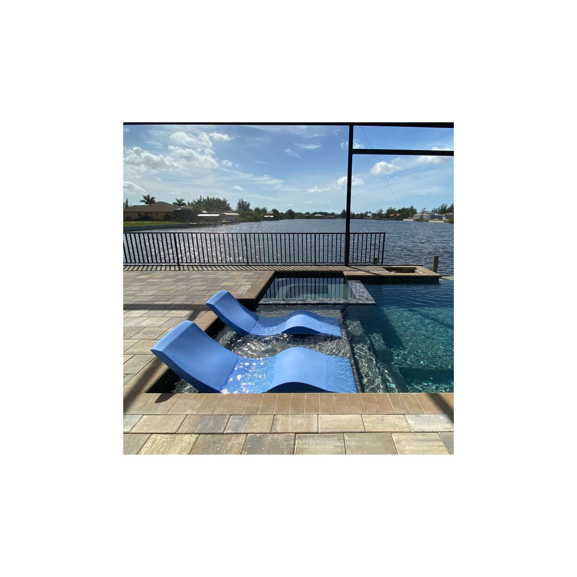 In-pool Chaise Lounger for 0-9 In. of Water, Blue