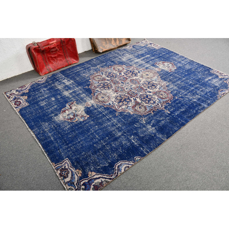 Tapis turc traditionnel bleu à motif ornemental idéal pour la décoration intérieure