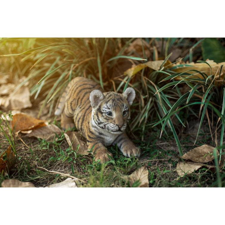 Life-Size Resting Bengal Tigress and Cub Statue - Design Toscano