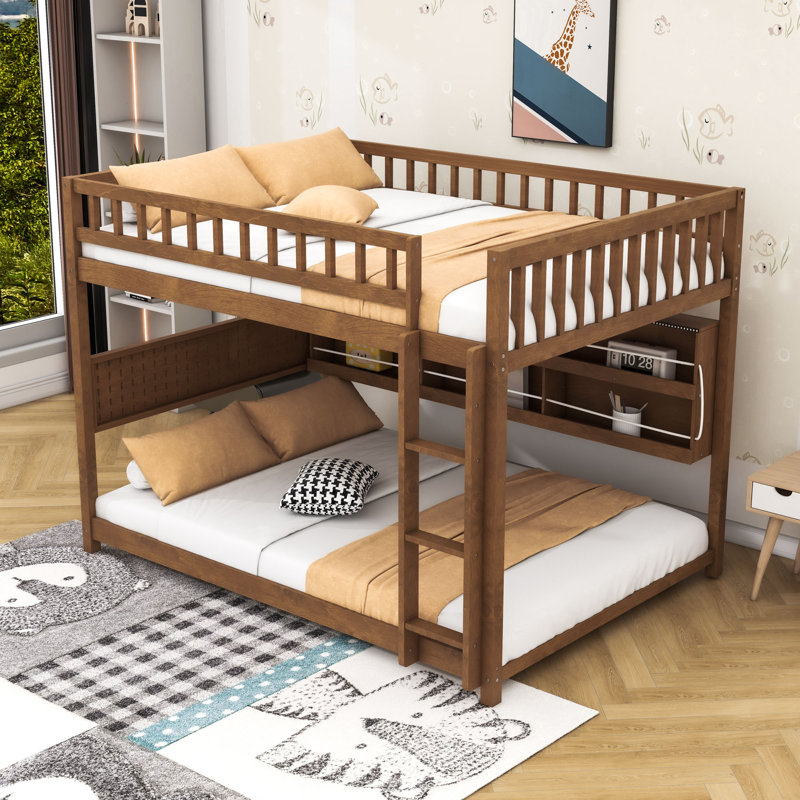 Lit superposé double en bois avec bande lumineuse, tablettes de rangement et panneau perforé, Brun