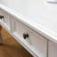 Table basse à quatre pieds avec rangement