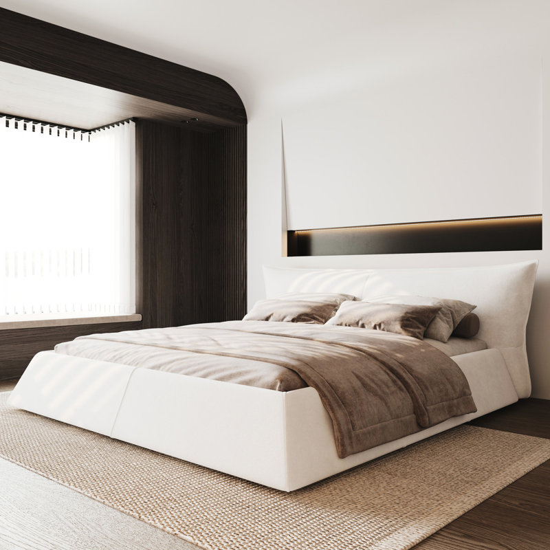 Très grand lit très tendance avec tête de lit en velours et support en bois massif avec tête de lit rembourrée de couleur crème, structure en métal