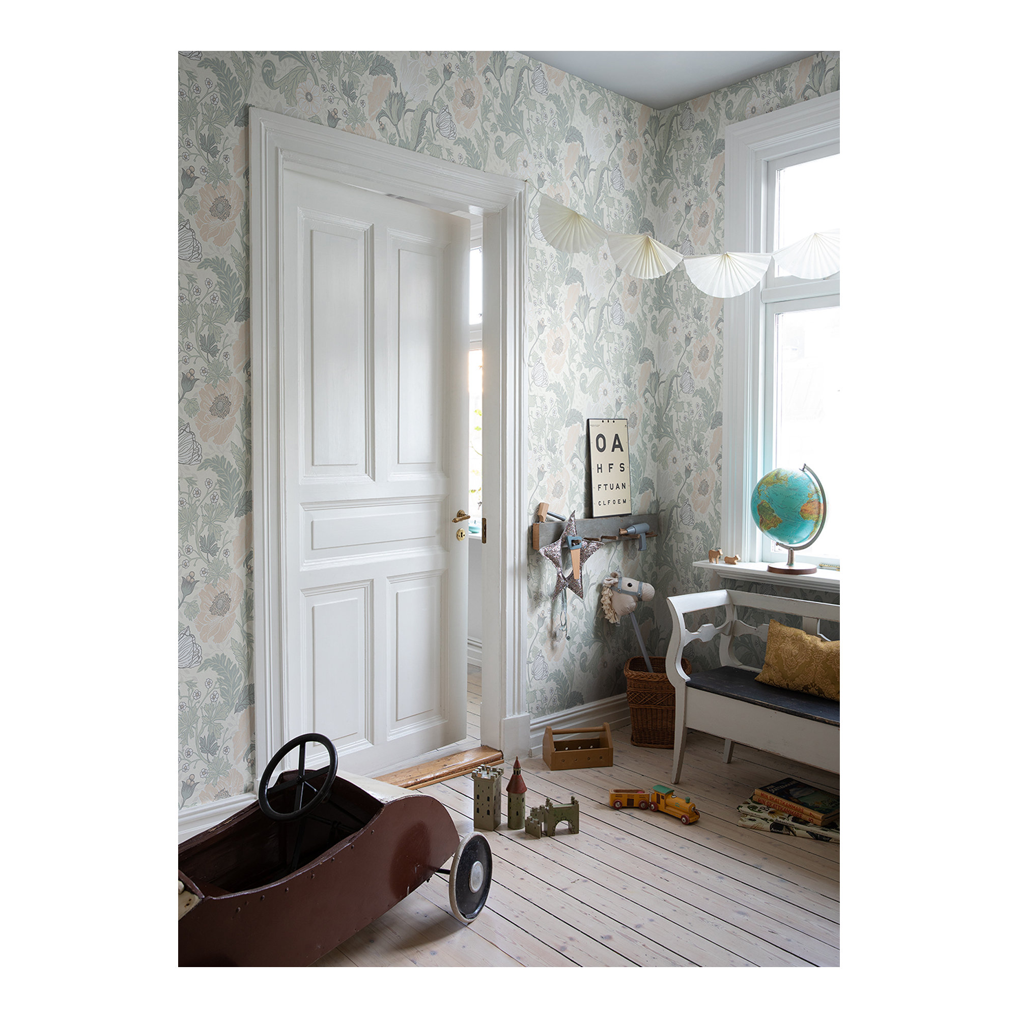 Mackenzie 33' L x 20.5" W Wallpaper Roll, Light Gray