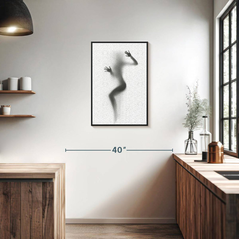 Femme sous la douche I, Cadre flottant noir, 21 po x 31 po