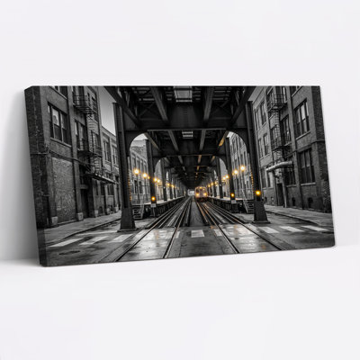 Tableau sur toile en noir et blanc représentant une gare aérienne