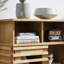 Buffet vintage avec portes coulissantes et tablettes ouvertes