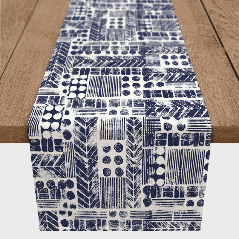 Chemin de table aztec tribal stamp Harvir, Bleu marine, 90 po x 16 po