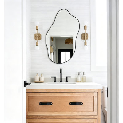 Miroir mural asymétrique de forme irrégulière, cadre en bois noir moderne, verre flotté HD pour le salon, la salle de bain, la chambre à coucher et le vestibule