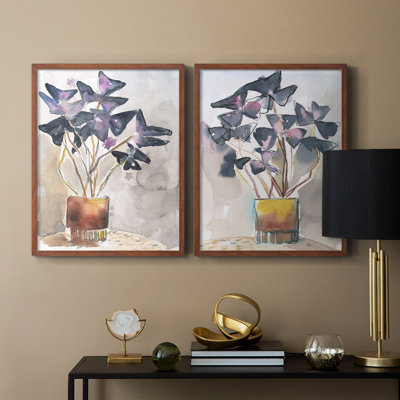 «Oxalis in Vase I», reproduction encadrée de qualité supérieure - prête à être accrochée - aucun clou requis - aucun clou requis