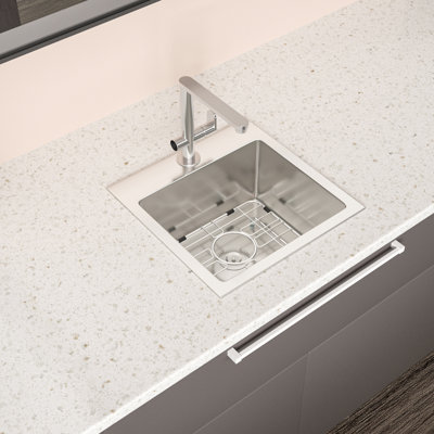 Évier encastré en acier inoxydable de 38 cm (15 po), calibre 16, nickel brossé, élégant, avec égouttoir intégré de 38 x 38 x 23 cm (15 x 15 x 9 po). Installation facile et durable. Résistant à la condensation. Instructions d'installation pour la grille à vaisselle incluses.