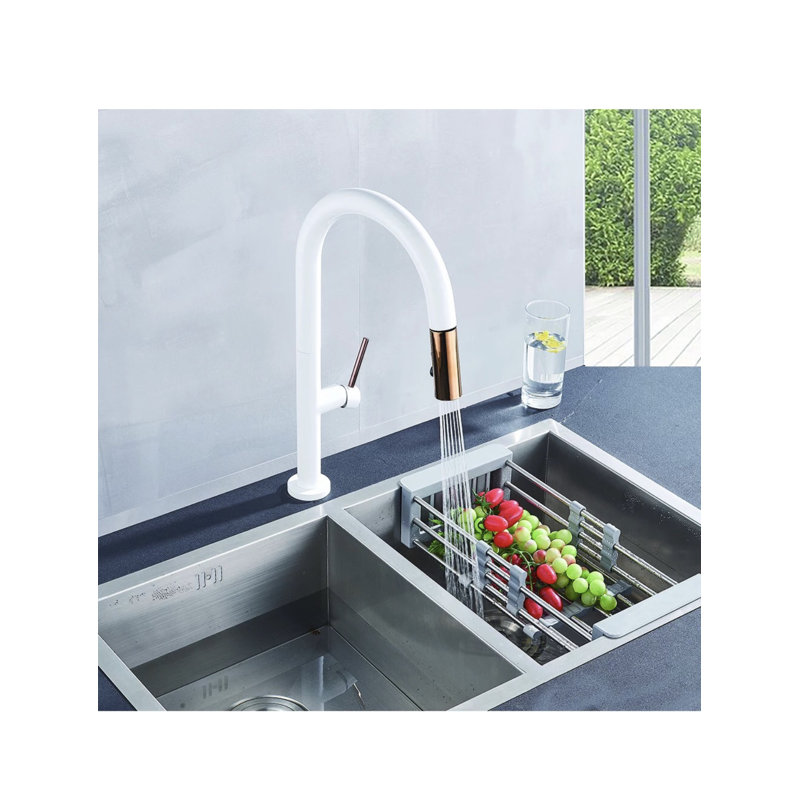 Robinet de cuisine rétractable à poignée simple avec accessoires
