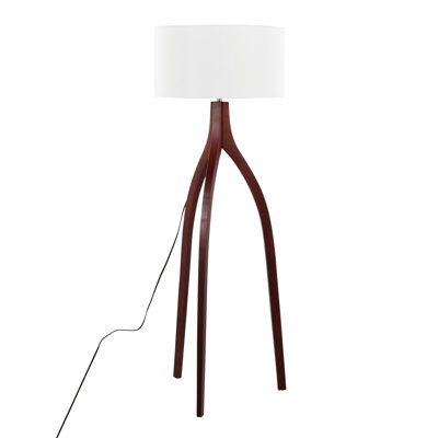 Lampe sur pied contemporaine Wishbone avec base en bois de noyer et abat-jour en tissu blanc, parfaite pour les intérieurs modernes et élégants.