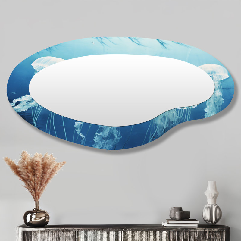 Quatre méduses blanches flottant à la surface de l'océan - Miroir mural asymétrique nautique