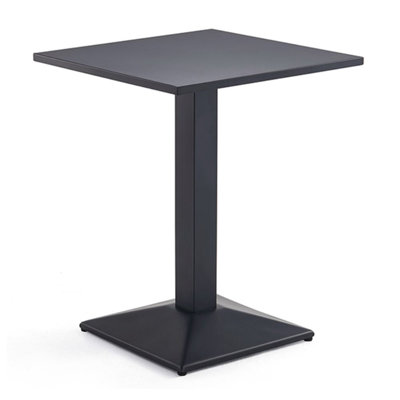 Table de salle à manger en acier