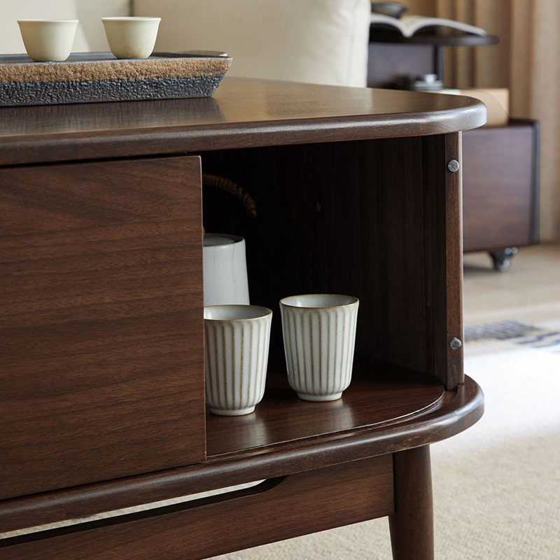 Table basse légère et luxueuse