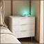 Table de chevet intelligente avec veilleuse à commande vocale et station de charge, parfaite pour les chambres à coucher modernes et la commodité.-475418809