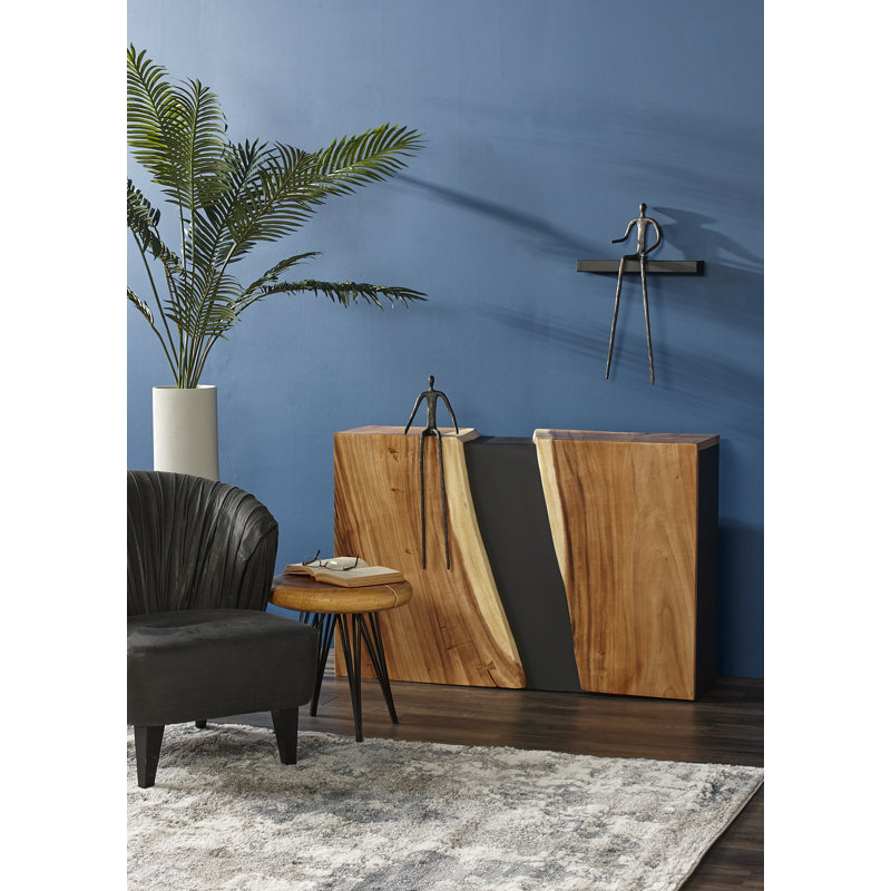 Décoration murale homme mobile sur une tablette courte