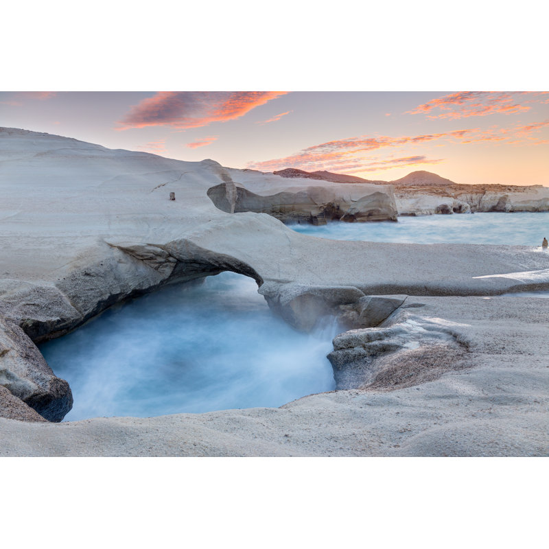 Sarakiniko, Milos Island, Grèce - photographie sur toile tendue, H 24 po x l 36 po