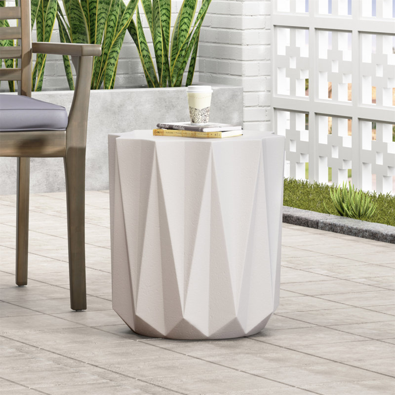 Table d'appoint d'extérieur en béton léger, 17.75" H x 15.5" W x 15.5" D